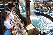 Wildwasserbahn Meyer-Steiger auf dem Oktoberfest 2019 in der Schaustellerstrasse 4 (gFoto: Marikka-Laila Maisel)